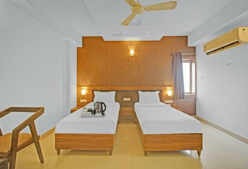 Трехместный Номер Deluxe, Super Townhouse Oak Madhapur Nera Regency