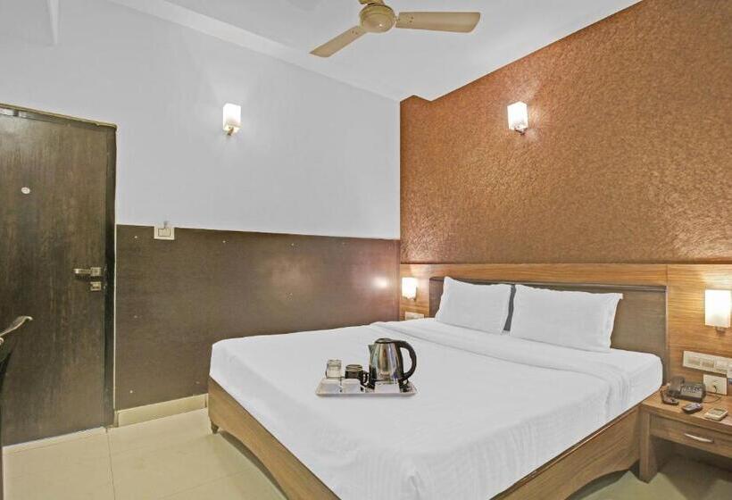 Трехместный Номер Deluxe, Super Townhouse Oak Madhapur Nera Regency