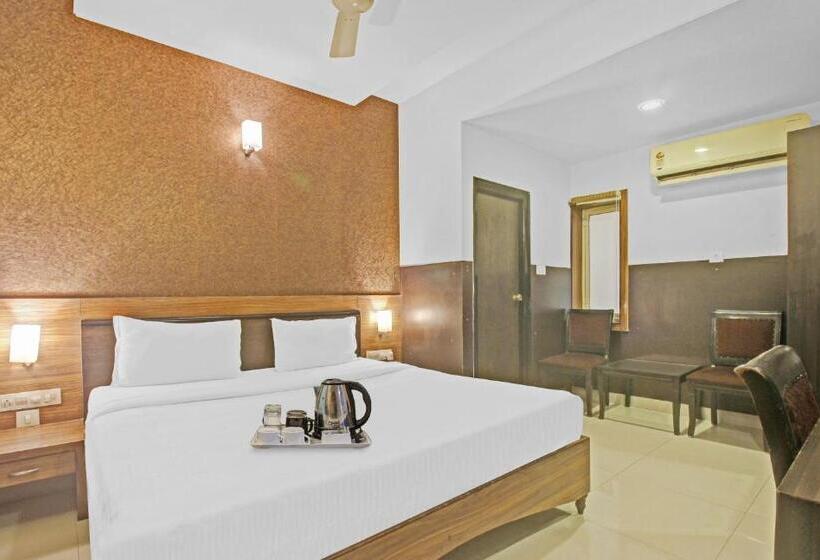 Трехместный Номер Deluxe, Super Townhouse Oak Madhapur Nera Regency