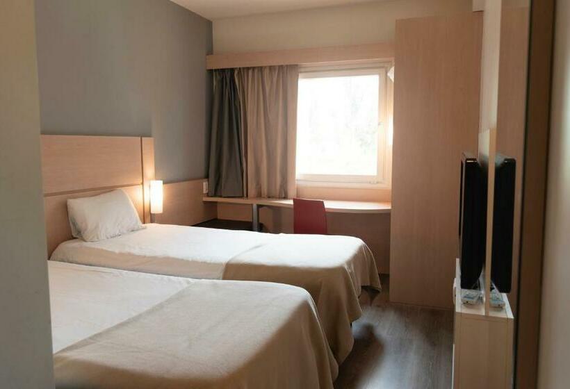 Номер Стандарт, Ibis Pilar