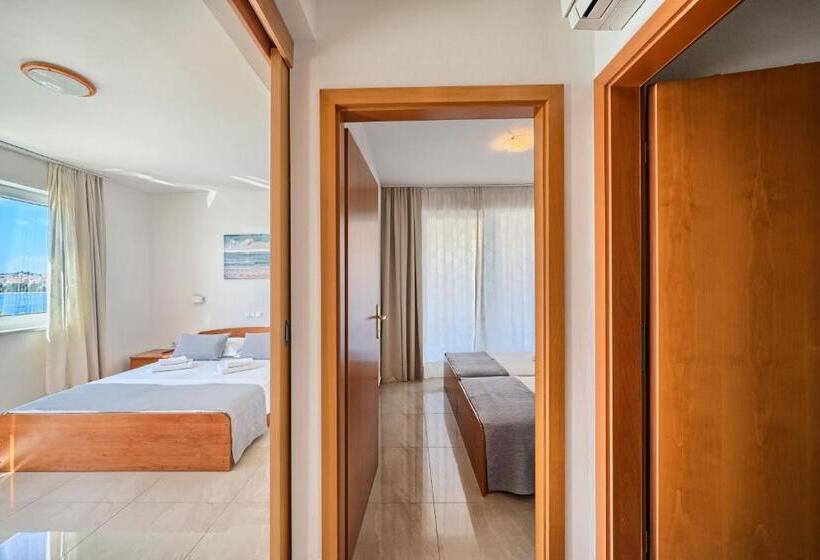 חדר סטנדרט לארבעה נוף לים, Sunset Split Rooms