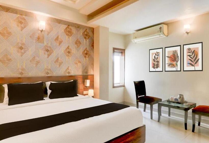 Трехместный Номер Deluxe, Super Townhouse Oak Madhapur Nera Regency