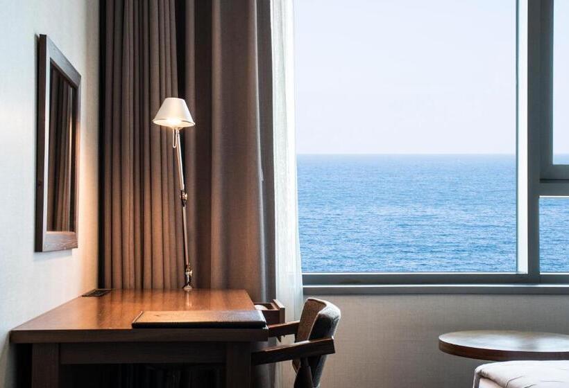 اتاق خانوادگی با چشم‌انداز دریا, Grabel Hotel Jeju