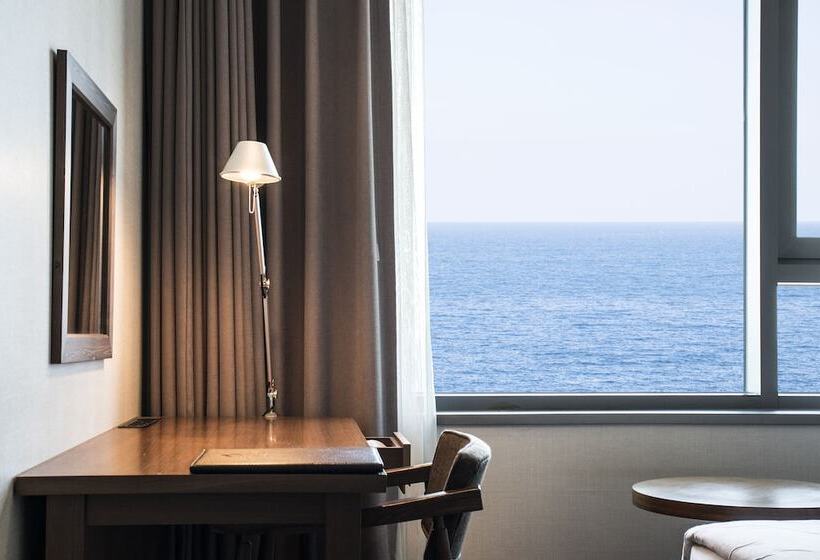 اتاق خانوادگی با چشم‌انداز دریا, Grabel Hotel Jeju