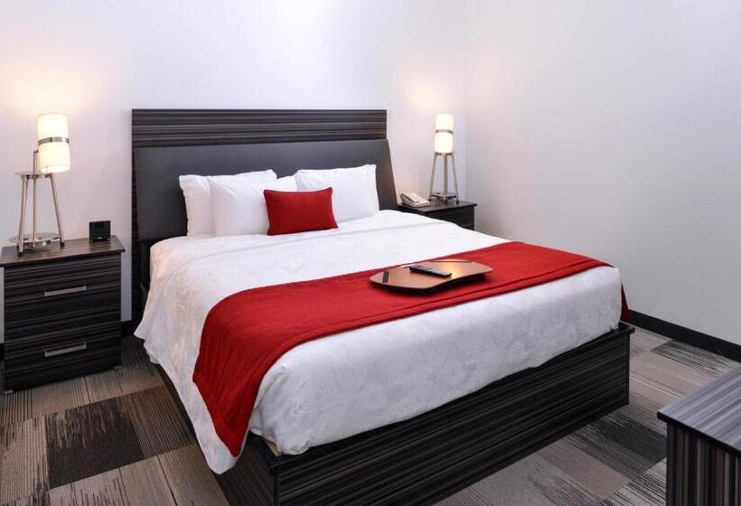 Люкс Superior, Best Western Plus Airport Inn & Suites