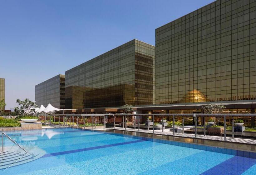 Номер Deluxe Вид на Бассейн, City Of Dreams   Nobu Hotel Manila