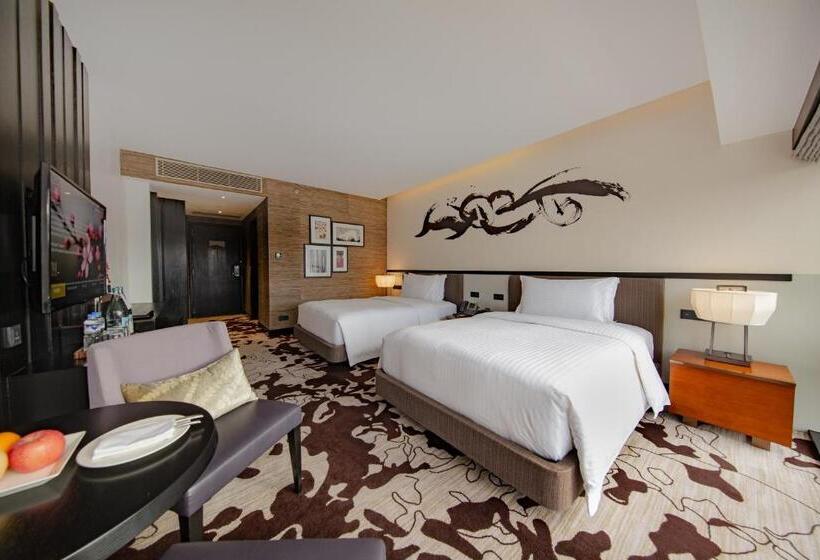 Номер Deluxe Вид на Бассейн, City Of Dreams   Nobu Hotel Manila