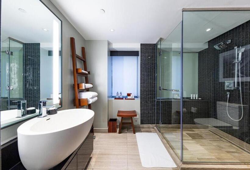 Номер Premium Вид на Бассейн, City Of Dreams   Nobu Hotel Manila