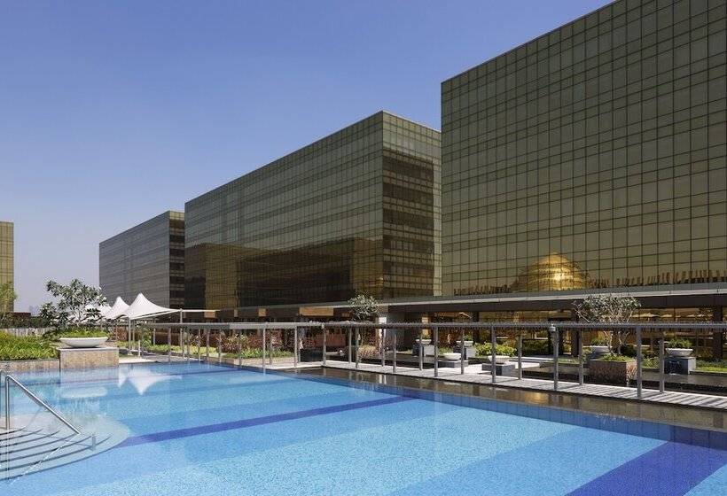 Номер Deluxe Вид на Бассейн, City Of Dreams   Nobu Hotel Manila