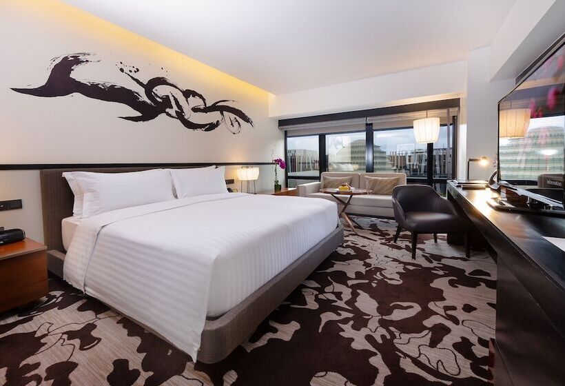 Номер Premium Вид на Бассейн, City Of Dreams   Nobu Hotel Manila