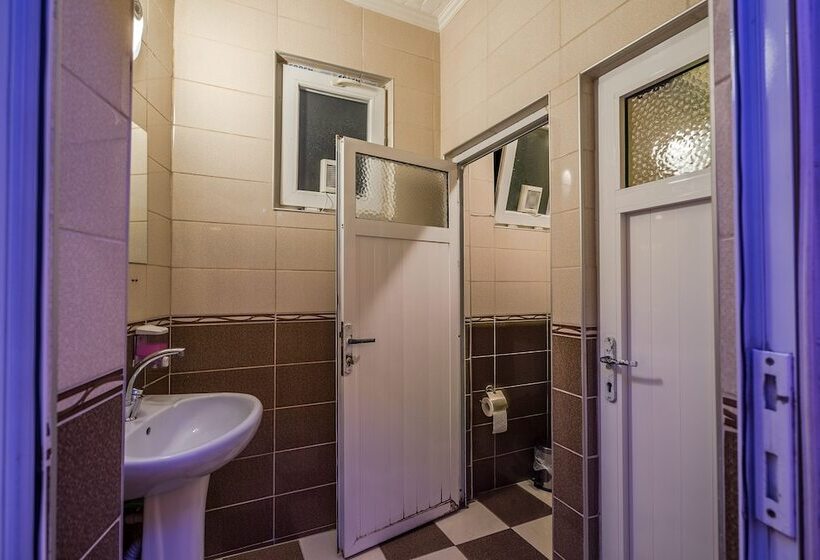 اتاق چهار تخته با دستشویی مشترک, Erenler Hotel & Hostel