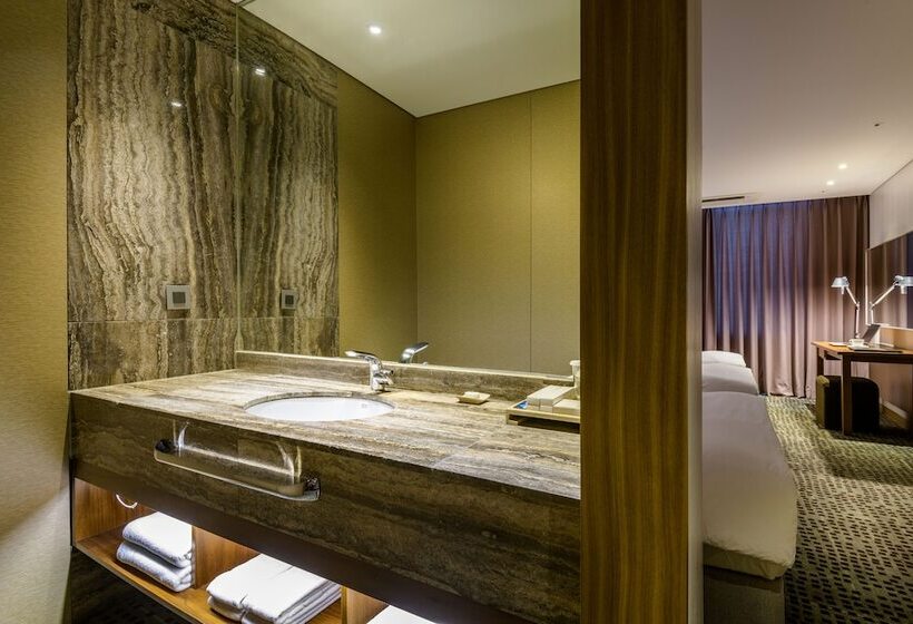 اتاق خانوادگی با چشم‌انداز دریا, Grabel Hotel Jeju