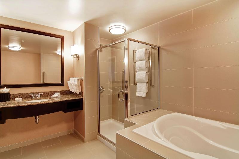 Люкс Кровать Кинг, Hilton Garden Inn Woodbridge