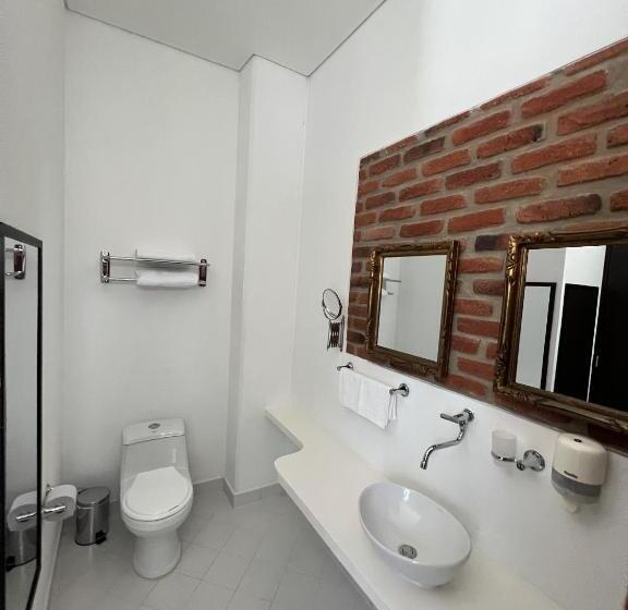 سوئیت با تخت بزرگ, The Orange House Santa Marta