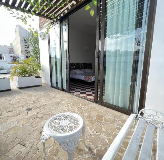 سوئیت با تخت بزرگ, The Orange House Santa Marta