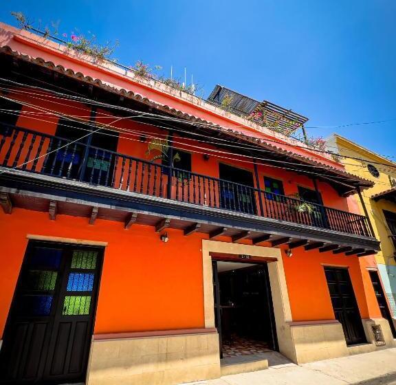 اتاق کلاسیک چهارنفره, The Orange House Santa Marta
