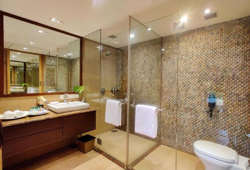 Люкс Классика, Fariyas Resort, Lonavala