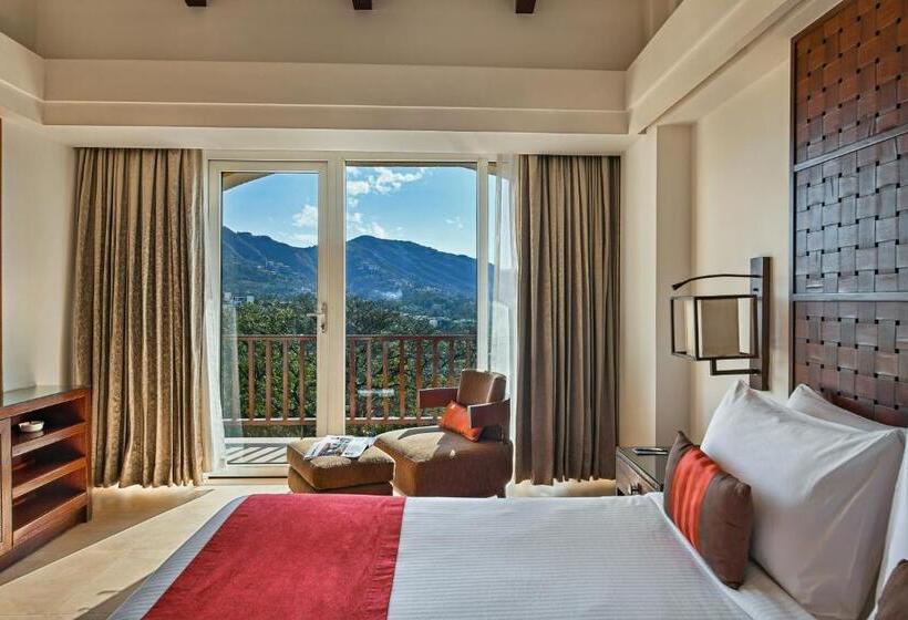 Люкс Классика, Fariyas Resort, Lonavala