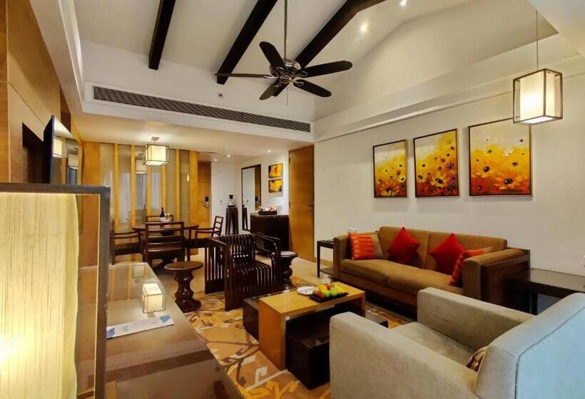 Люкс Классика, Fariyas Resort, Lonavala