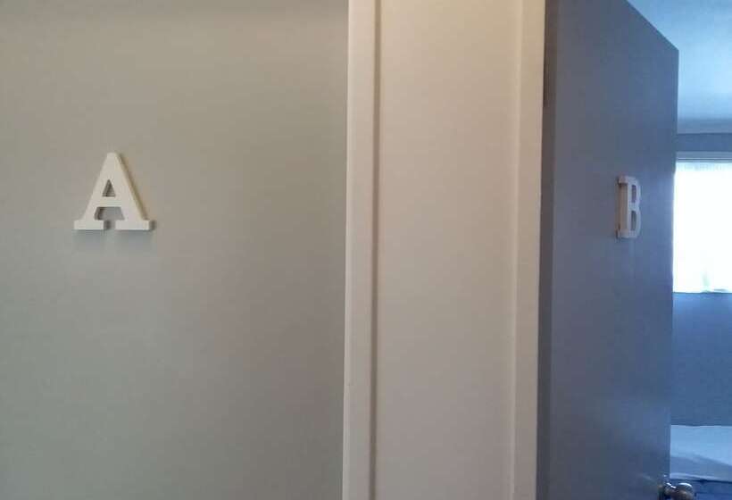 스탠다드 룸 공동 욕실, Microtel Lodge Hamilton   Hostel