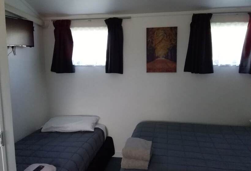 스탠다드 트리플 룸, Microtel Lodge Hamilton   Hostel