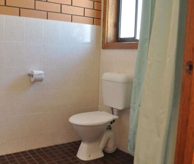 패밀리 룸, Keith Motor Inn