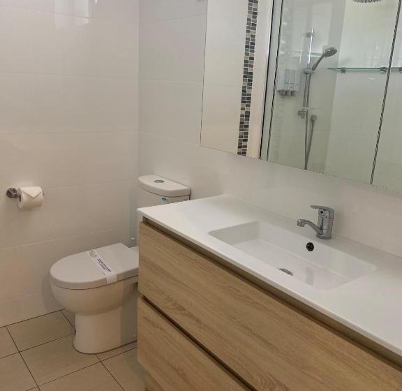 Апартаменты 3 Спальни, New England Motor Lodge