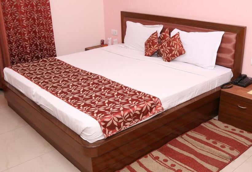 غرفة ديلوكس, Maiden Residency