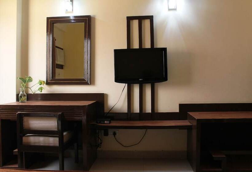 غرفة ديلوكس, Maiden Residency