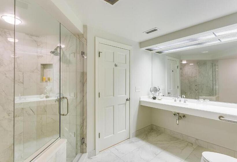 Номер Deluxe Кровать Куин, The Geneva Inn