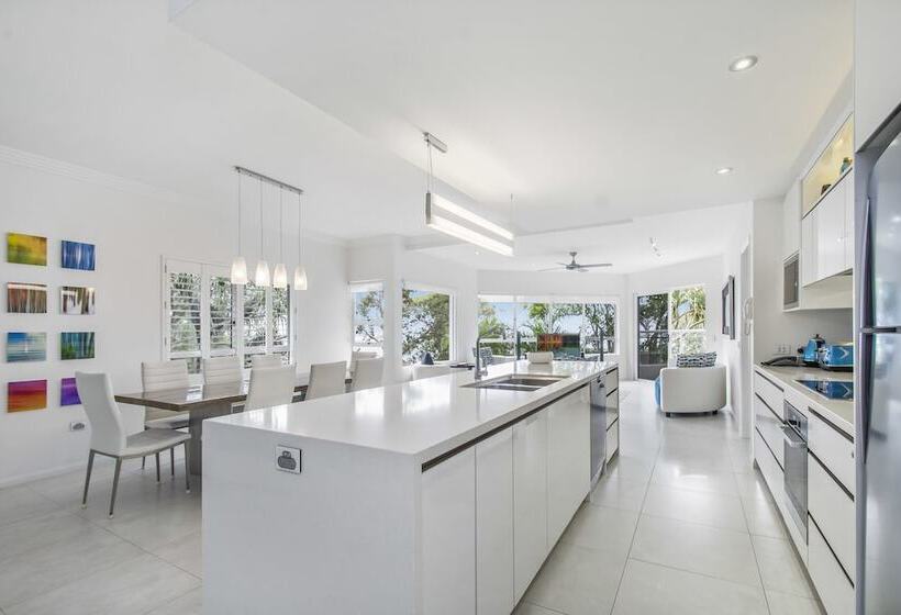 شقة ديلوكس غرفة نوم واحدة مطلة على البحر, The Lookout Resort Noosa