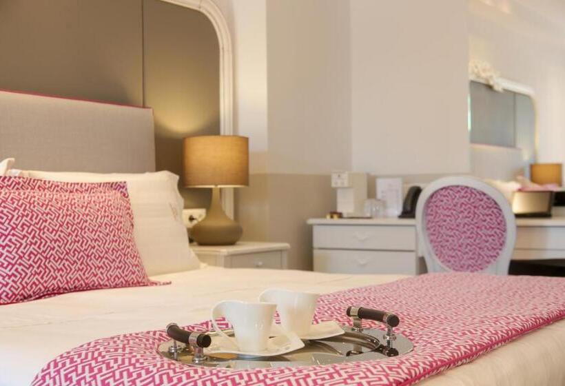 Полулюкс с Бассейном, Avaton Luxury Beach Resort   Relais & Chateaux