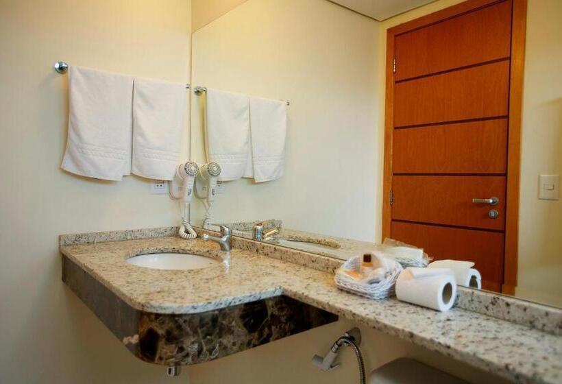 스탠다드 트리플 룸, Eston Hotel   Localização Central Privilegiada  Pet Friendly