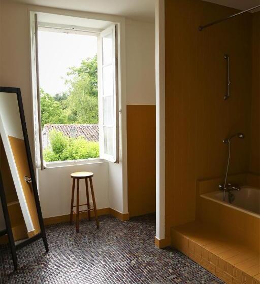 Номер Стандарт Трехместный, Le Bonheur  Suite Cognac