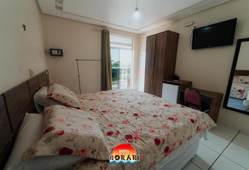 Suite cu balcon, Borari