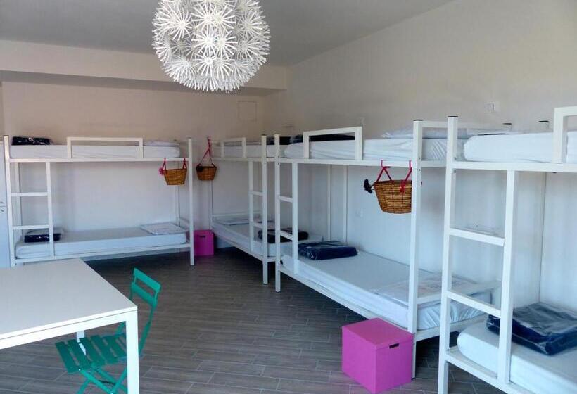 スタンダードルーム, Meet Gardalake Hostel