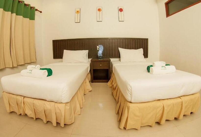 اتاق سوپریور با چشم‌انداز استخر, The Green Beach Resort
