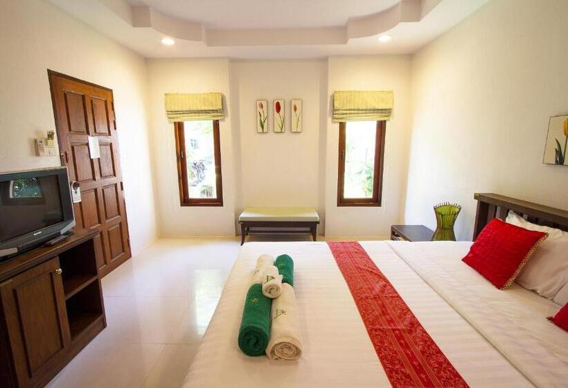 اتاق لوکس با چشم‌انداز استخر, The Green Beach Resort