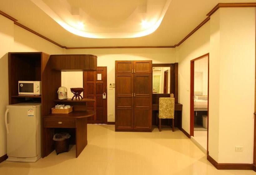 سوییت خانوادگی, The Green Beach Resort