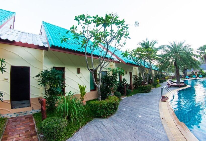 اتاق لوکس با چشم‌انداز استخر, The Green Beach Resort