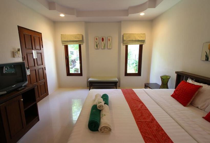 اتاق لوکس با چشم‌انداز استخر, The Green Beach Resort