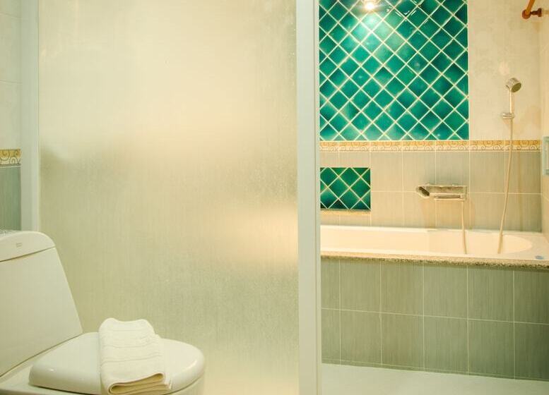 سوییت خانوادگی, The Green Beach Resort