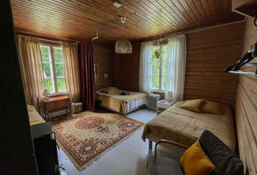 اتاق استاندارد چهارنفره با سرویس بهداشتی مشترک, Villa Ora’s Majatalo