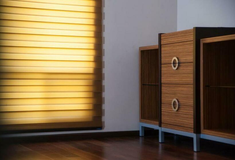 Quarto Estandar Cama King, Mbm Red Sun