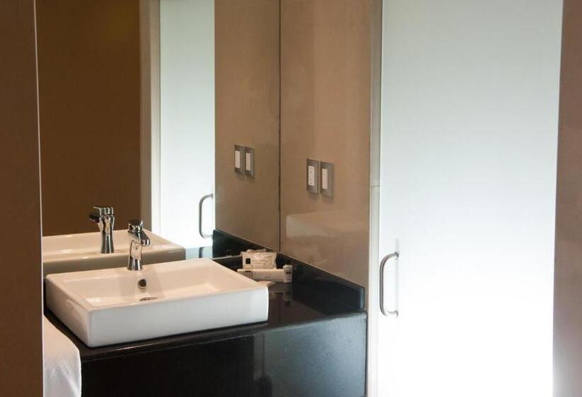 Quarto Estandar, Mbm Red Sun