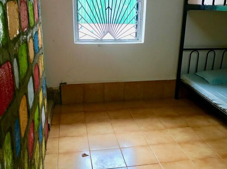 共用房间的床, Bricks And Bamboo Hostel
