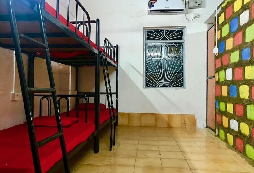 共用房间的床, Bricks And Bamboo Hostel