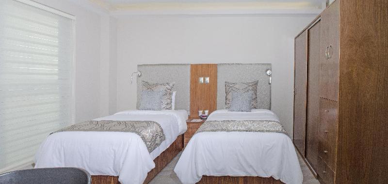 Quarto Estandar, Jtowers