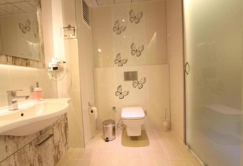 Quarto Triplo Estandar, Nur