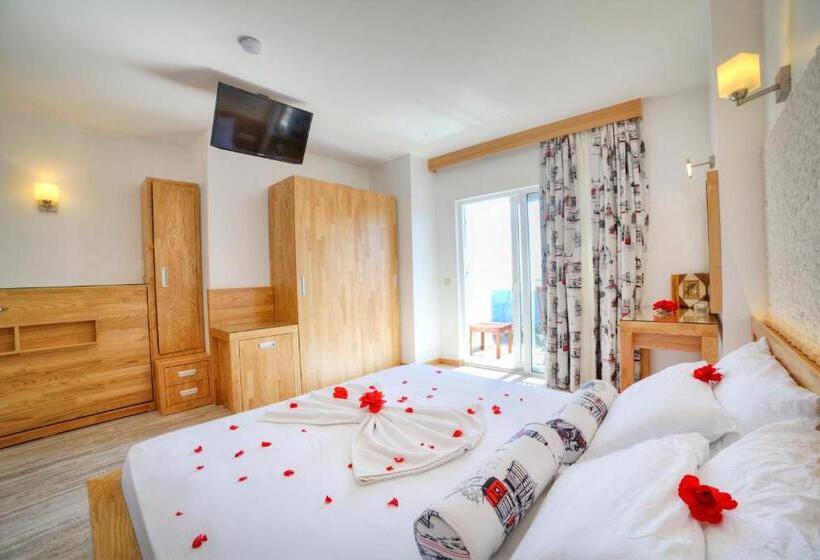 Triple Room Sea View, Nur